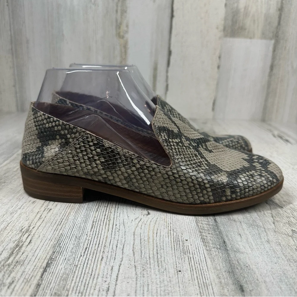 Lucky Brand Flats Women's 7M Cahill Gray Snake Print Cahill Slip On Leather Shoe